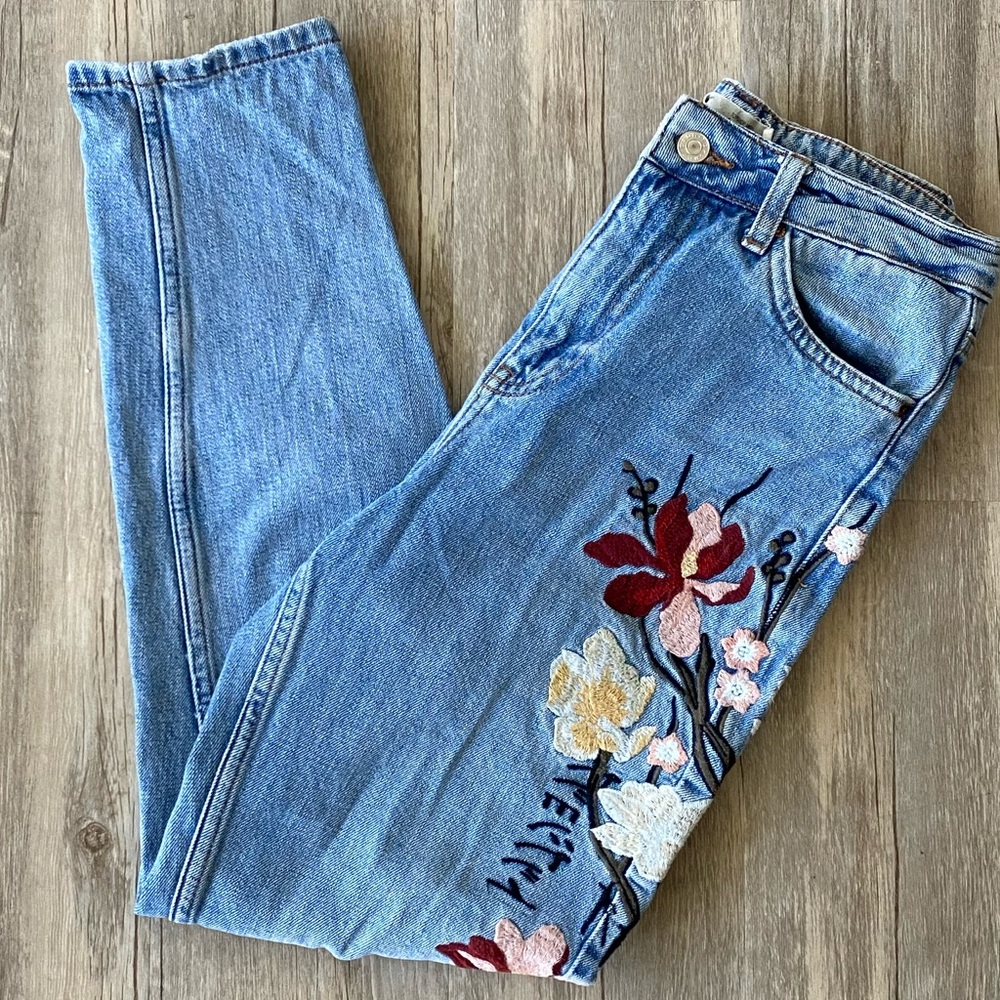TOPSHOP Moto Mom Jeans w/ floral embroidery